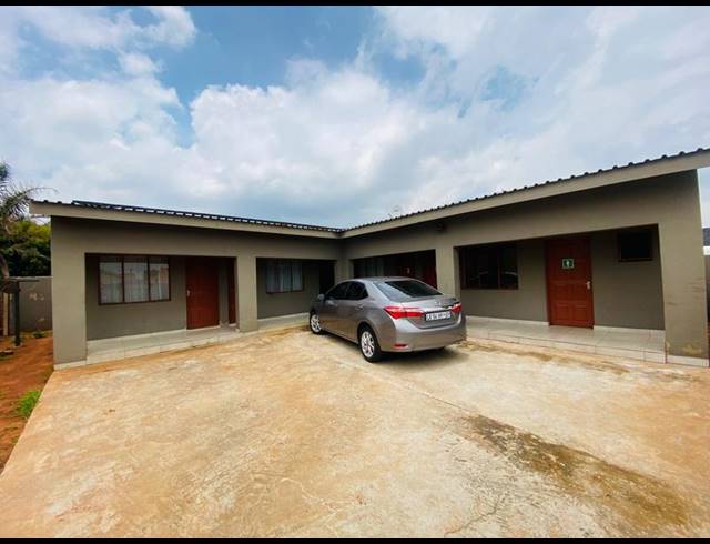 5 BEDROOM HOUSE FOR SALE IN LEACHVILLE EXT 3